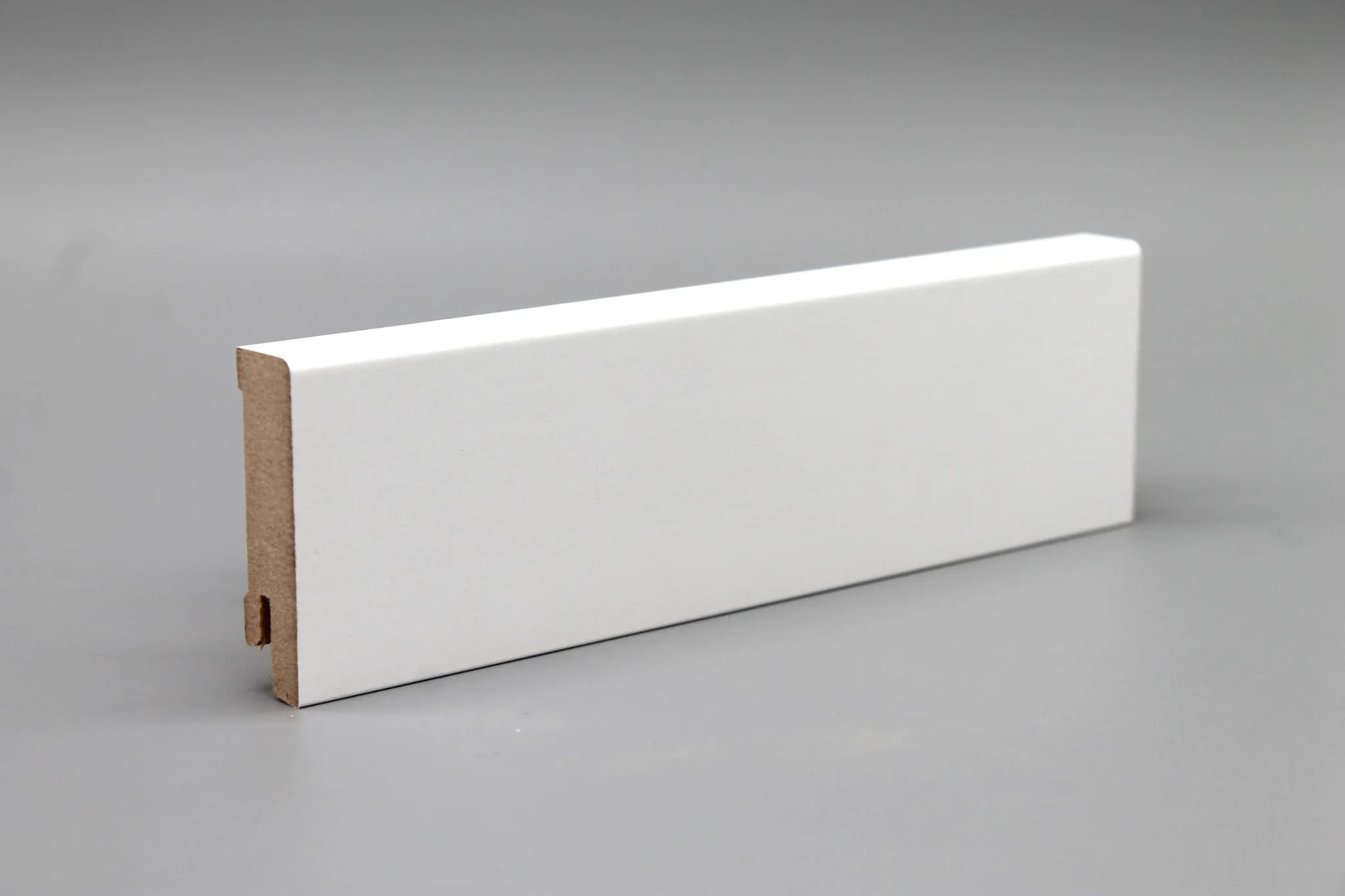 Sockelleiste 16x58x2400 mm weiß foliert MDF (4,15€/lfm)