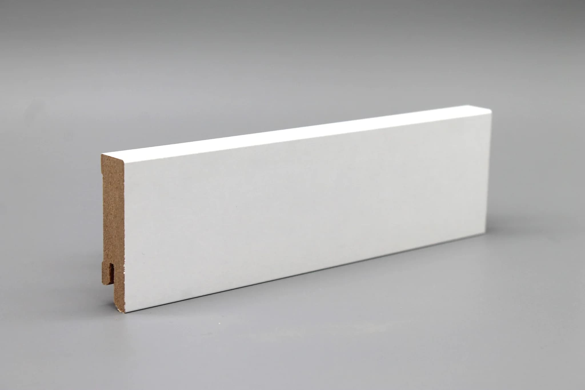 Sockelleiste 16x58x2400 mm gefast weiß foliert MDF (4,15€/lfm)