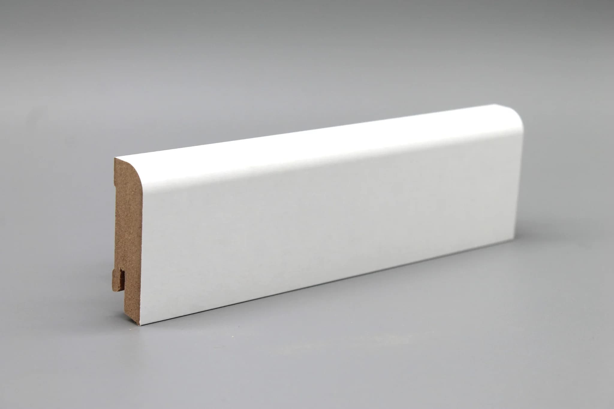 Sockelleiste 18x58x2400 mm oben Rund weiß foliert (4,15€/lfm)