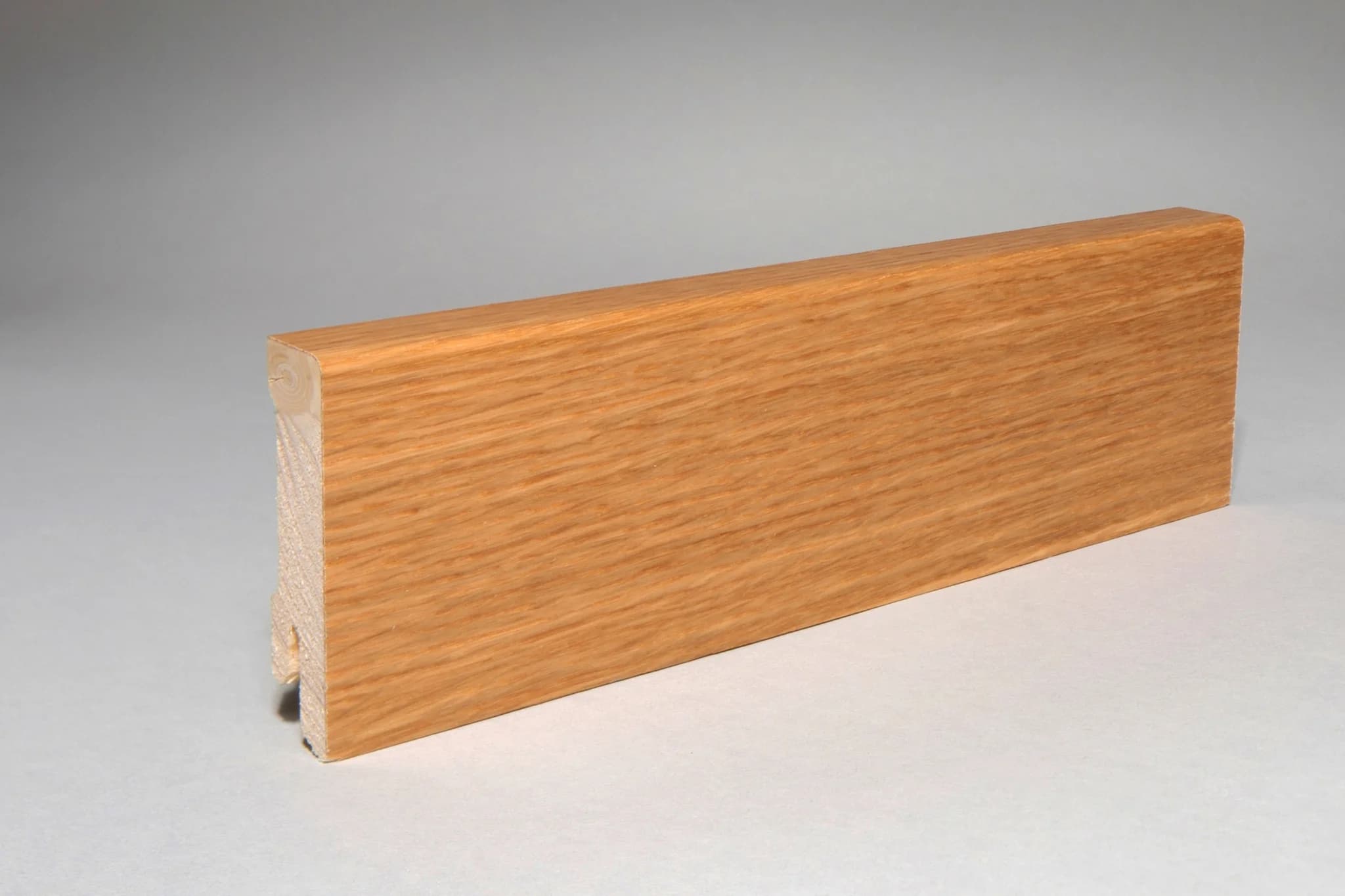 Sockelleiste 16x58x2400 mm Furnier Eiche natur lackiert abgerundet (4,15€/lfm)
