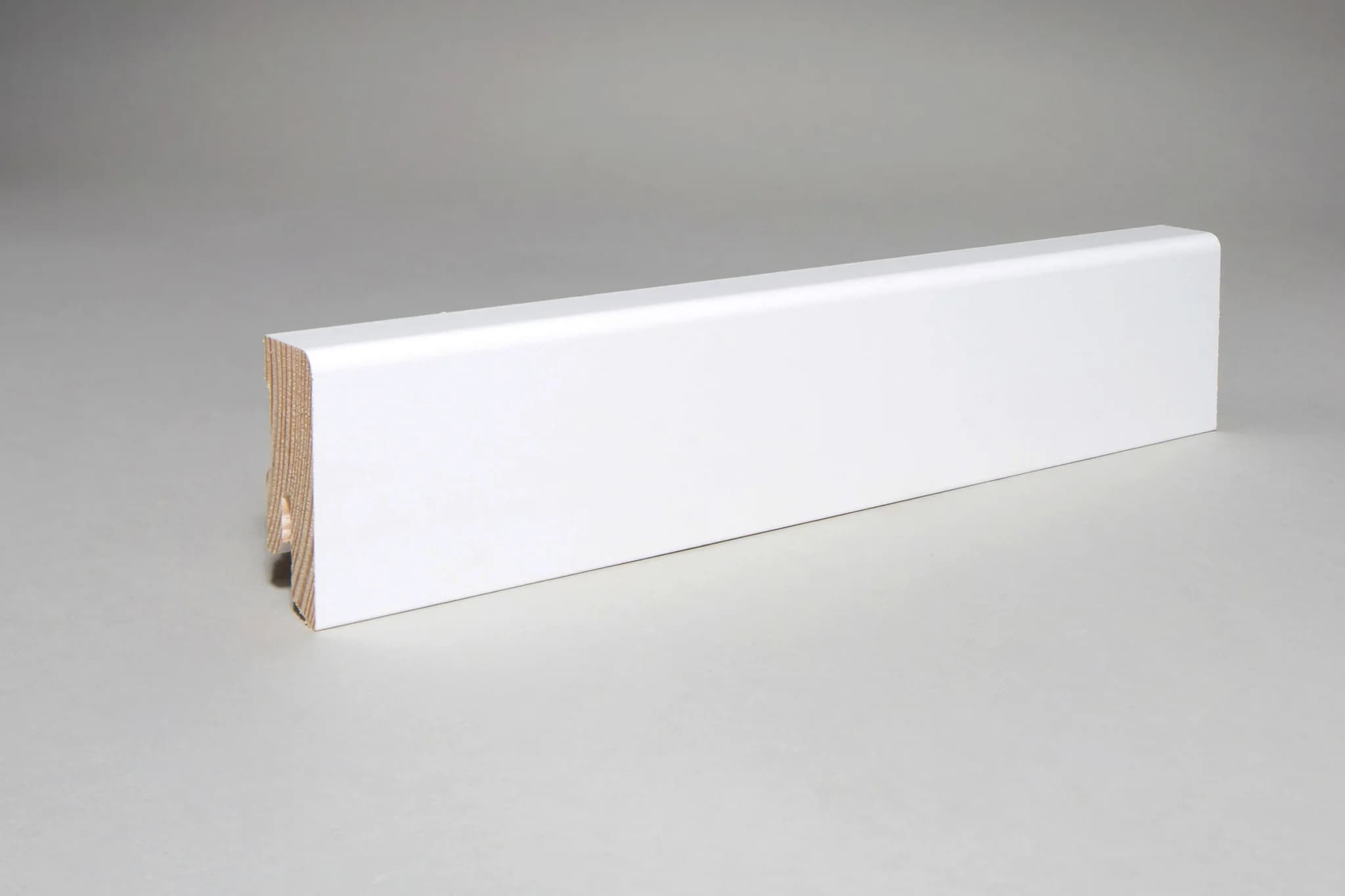 Sockelleiste 16x40x2400 mm weiß lackiert (4,15€/lfm)