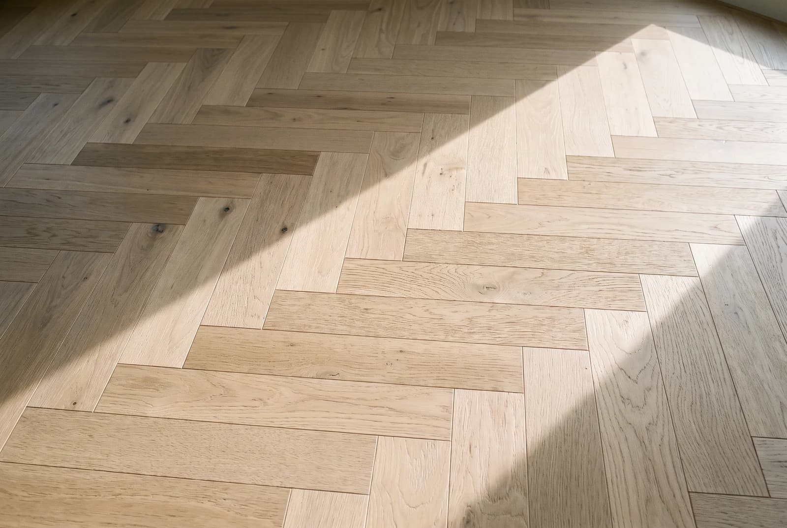 Eiche Rawstone — Oberfläche im Streiflicht