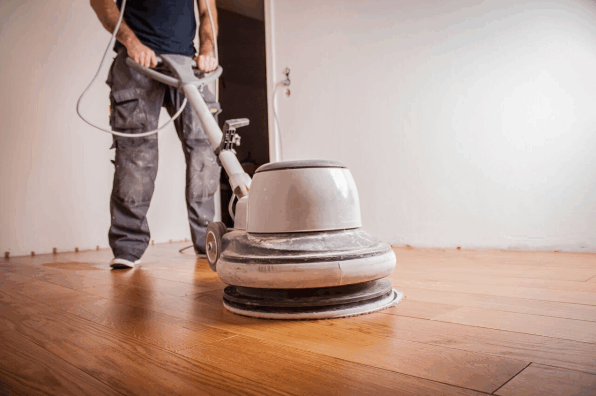 Professionelle Parkettaufbereitung mit Maschine - Nachölen und Renovierung