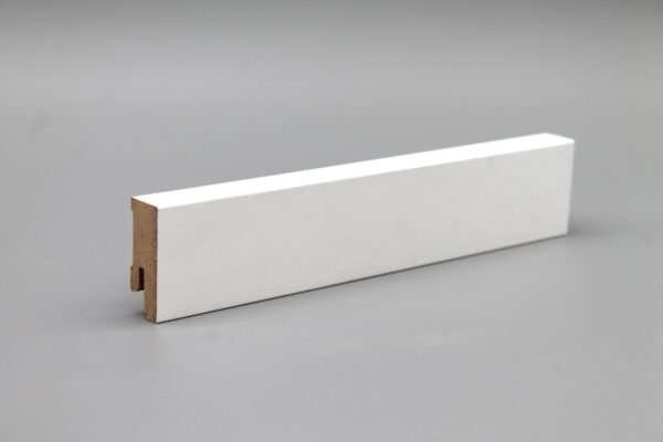 Sockelleiste 16x40x2400 mm gefast weiß foliert MDF (4,15€/lfm)