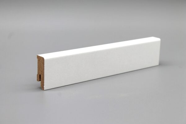 Sockelleiste 16x40x2400 mm weiß foliert MDF (4,15€/lfm)