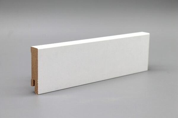 Sockelleiste 16x58x2400 mm gefast weiß foliert MDF (4,15€/lfm)